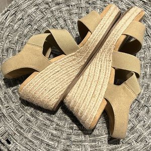 New taupe sandals size 8